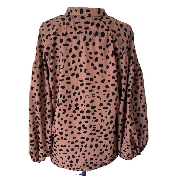 Tan and black cheetah print puff sleeve button down satin blouse M - Picture 4 of 11